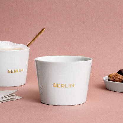 Porzellan Cappuccino Becher mit goldenen Berlin, Schriftzug von feines weißes.