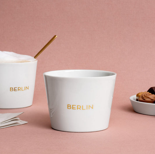 Porzellan Cappuccino Becher mit goldenen Berlin, Schriftzug von feines weißes.