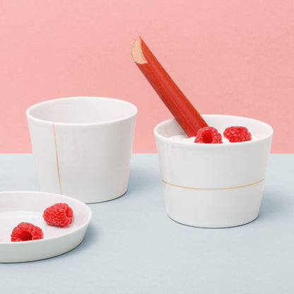 Cappuccino Becher ohne Henkel mit Goldlinie aus handgefertigte Porzellan, hergestellt von feines weißes in Berlin