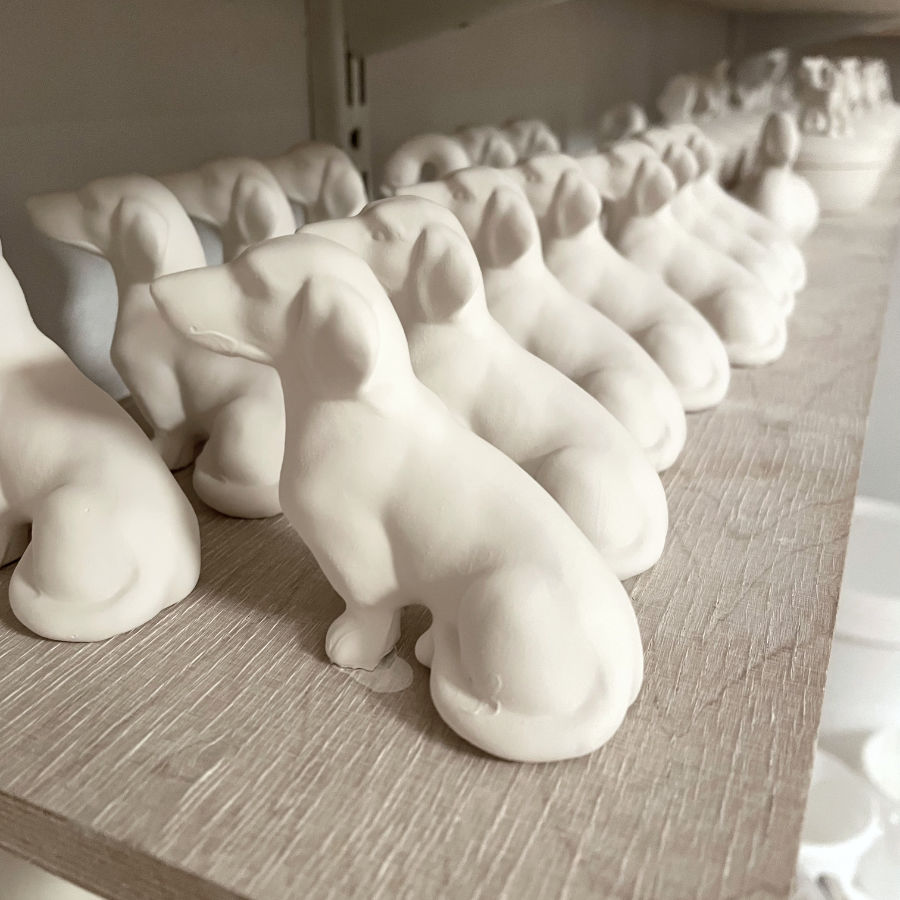 Dackelfigur aus Porzellan, handgefertigt von feines weißes Berlin