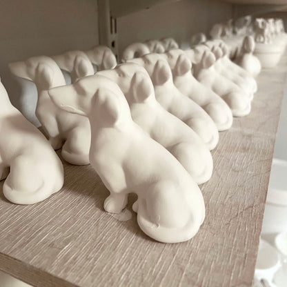 Dackelfigur aus Porzellan, handgefertigt von feines weißes Berlin