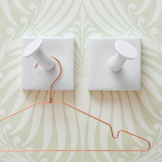 Garderobe aus Porzellan, ein Wandhaken für Jacken Mäntel Handtücher feines weißes Berlin