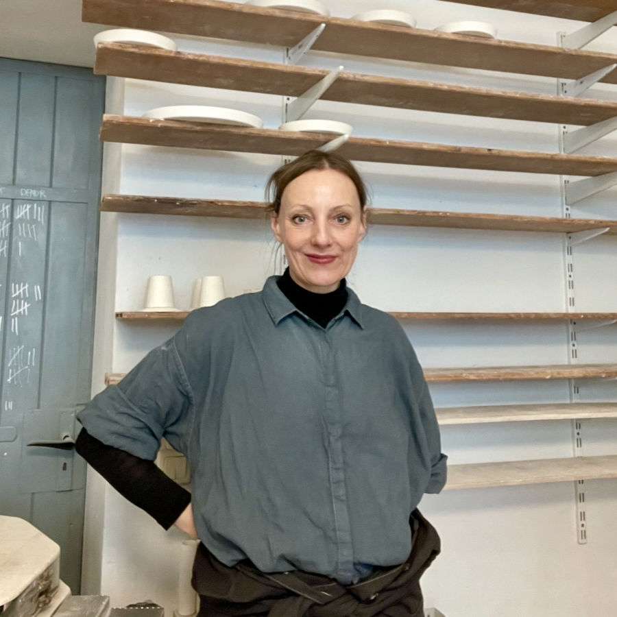 Designerin Katy Jung ihrer Werkstatt