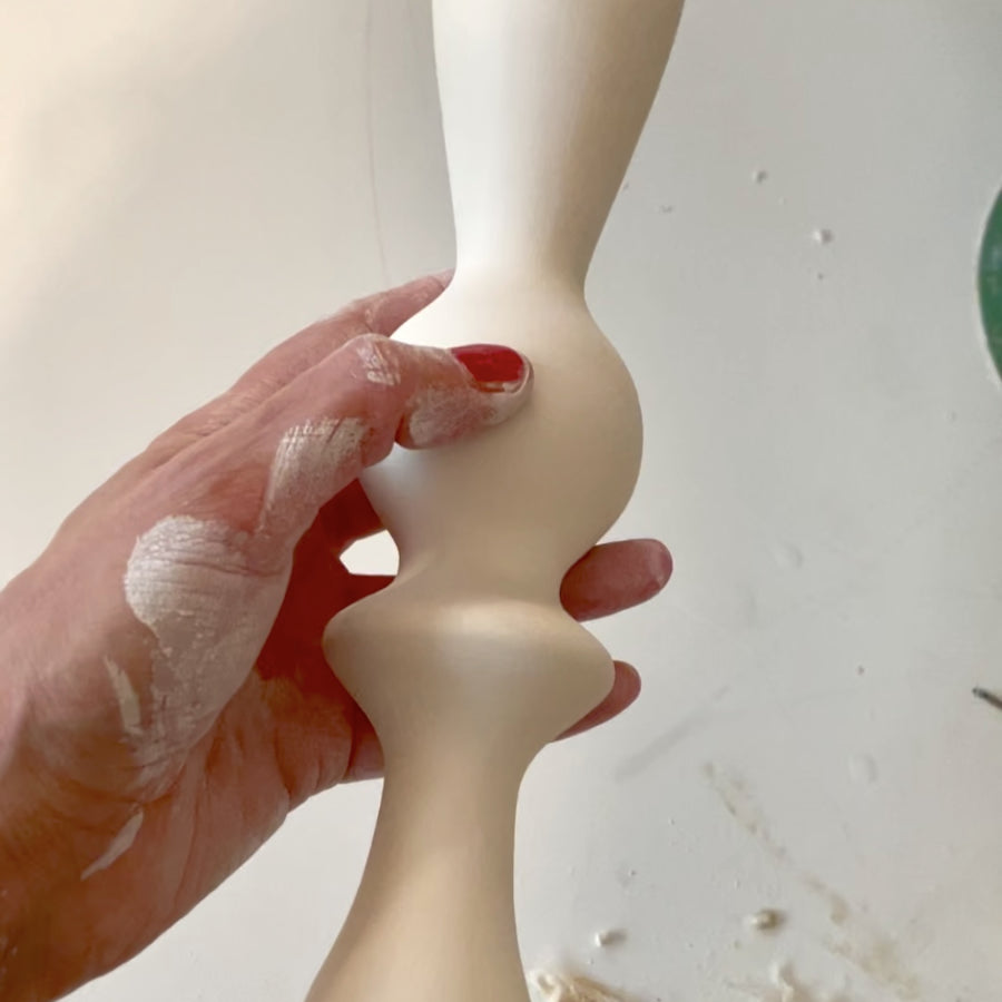 Retusche der Wand, vase, Tischbein, Detail aus der Werkstatt