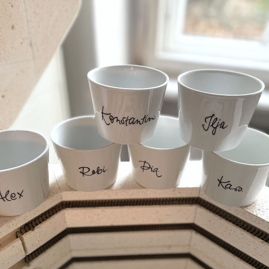 Personalisierter Porzellanbecher mit Namen von feines weißes Berlin