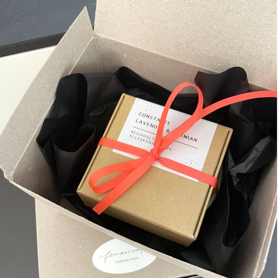 Geschenk Set Grete Seife plus Porzellan Seifenschale von feines weißes Berlin im Set