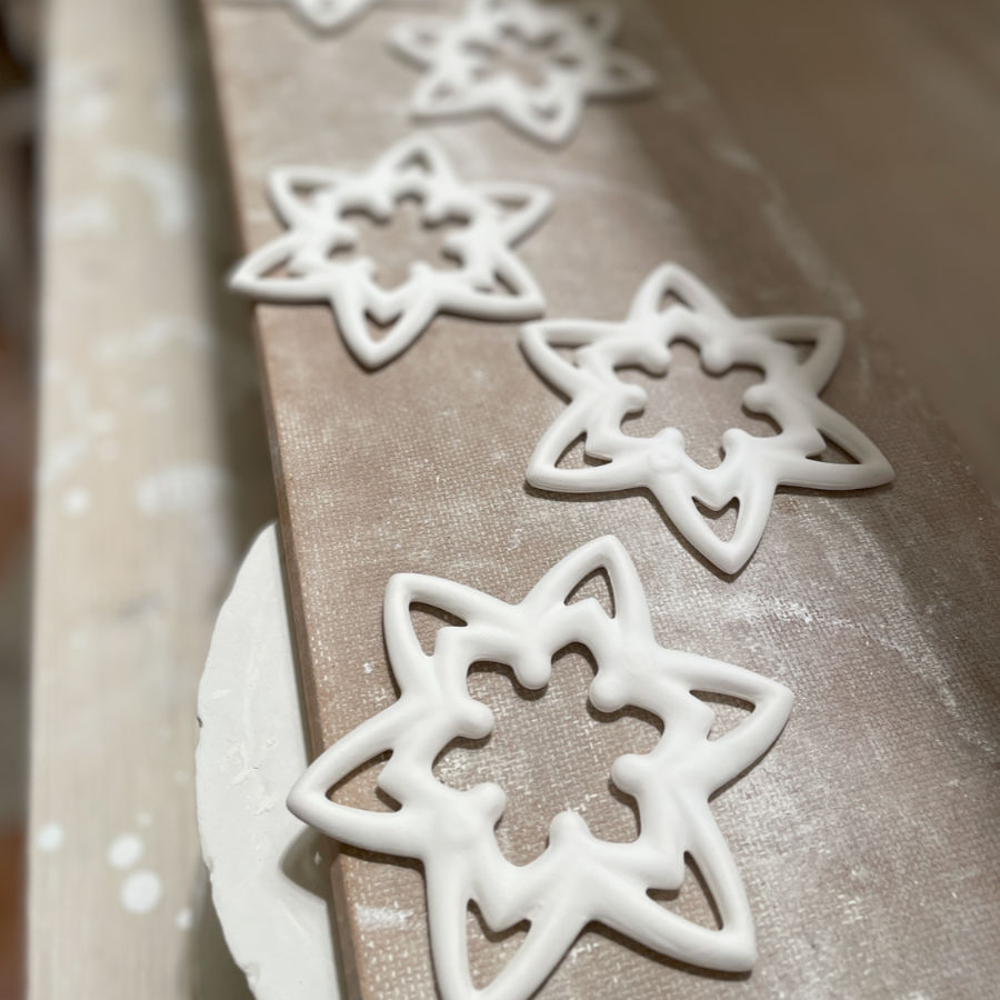 Produktion Schneeflocke Porzellan von feinesweisses Berlin.