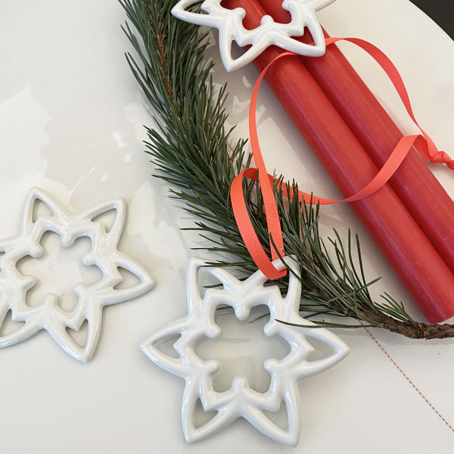 Weißer Schnee Kristall aus Porzellan als Weihnachtsbaum Schmuck von feines weißes Berlin