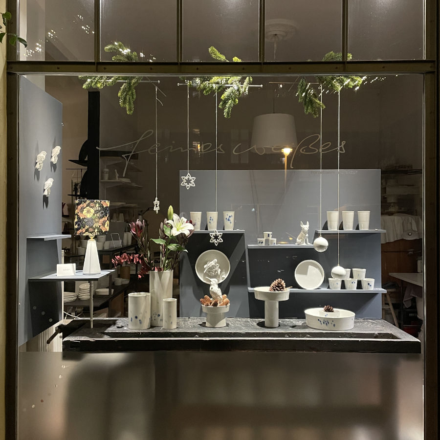 Showroom von feines weißes Ladengeschäft für Porzellan in Berlin